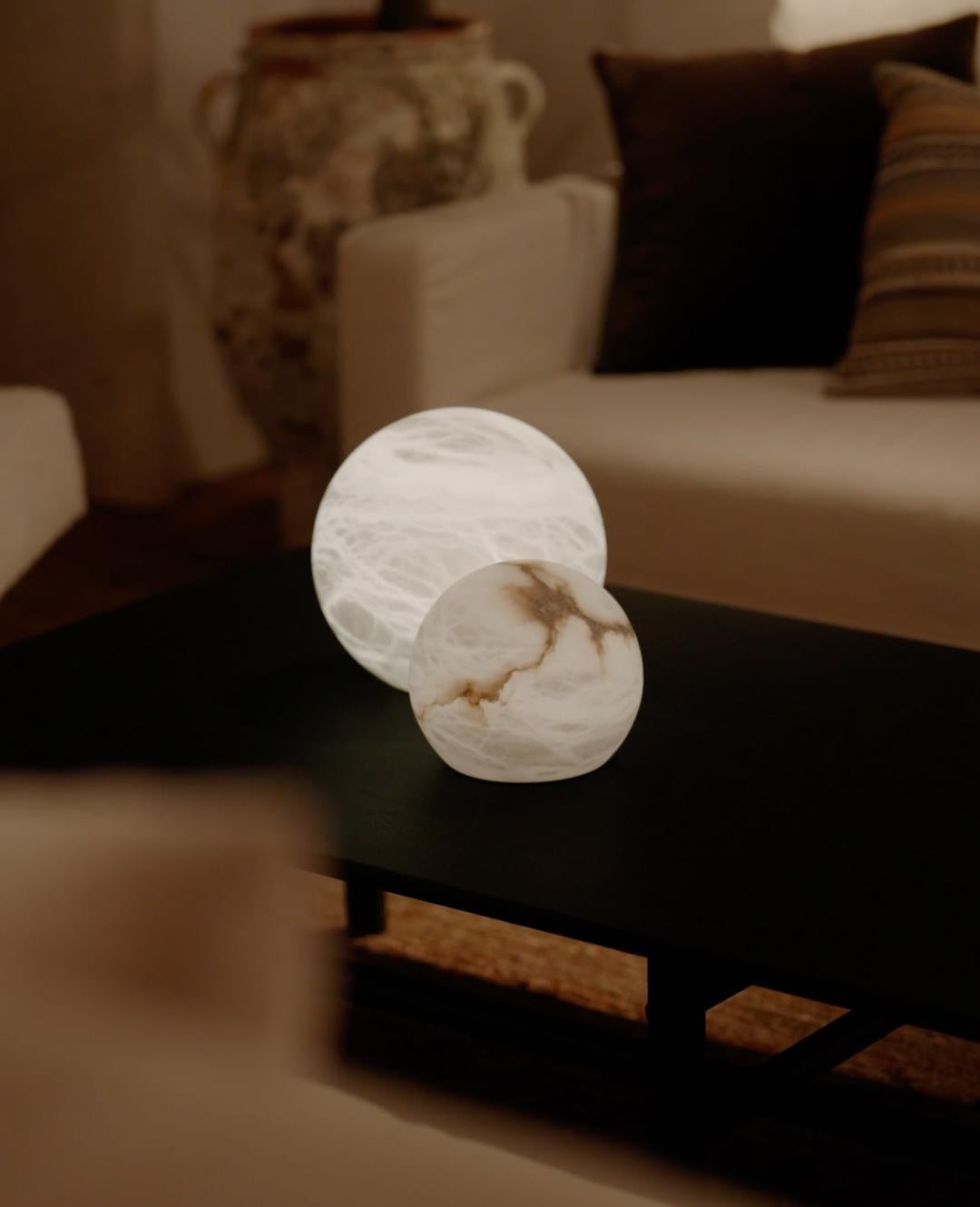 Moon Wireless Table Lamp